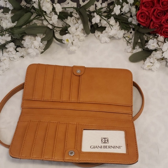 Giani bernini wristlet/wallet - Picture 3 of 4